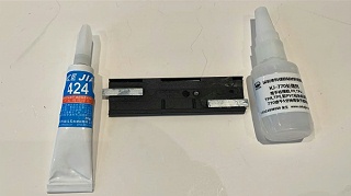 TPU粘磁铁KJ-424高粘度快干胶应用案例，实现柔性材质与金属高强度粘接
