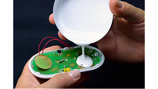 电子专用胶在电子行业中的主要应用和优势-深圳科佳胶水厂家