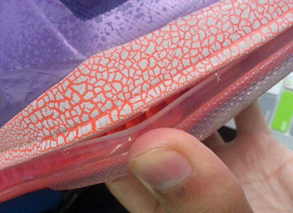 硅胶粘塑料脱胶