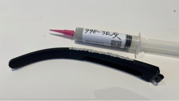 硅胶粘接尼龙用什么胶水？KJ-998-3E灰硅胶胶水应用案例
